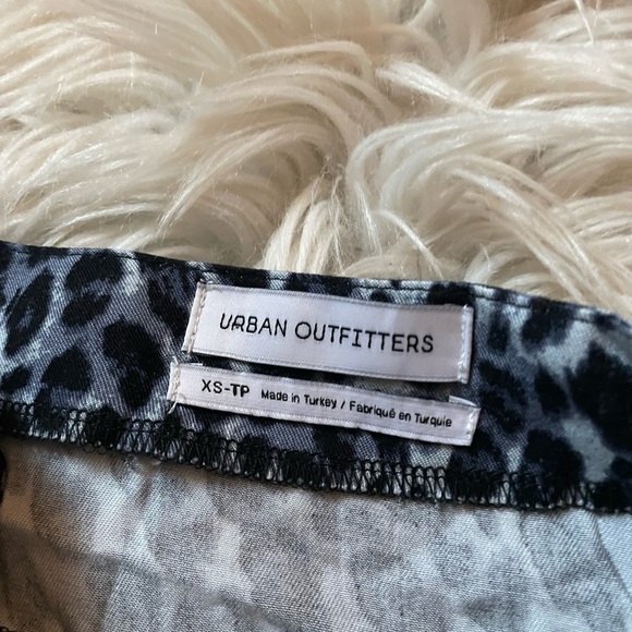 URBAN OUTFITTERS Blue Leopard Wrap Mini Skirt - Picture 4 of 4